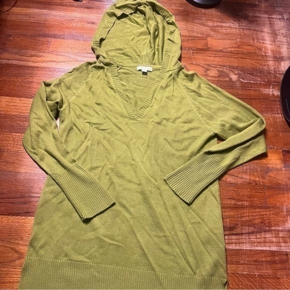 New York and Company green light pull over